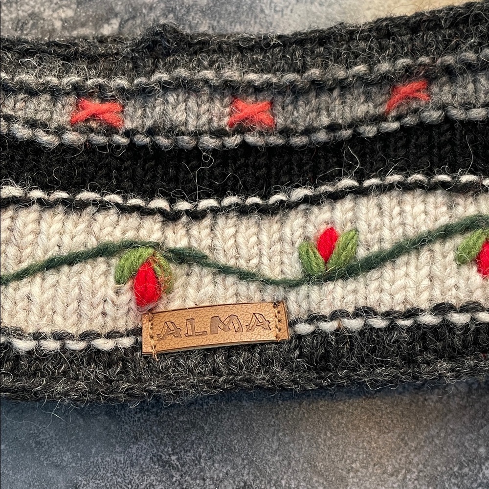 Lovely Black and Cream Knit Headband and Mittens Set - Picture 2 of 6